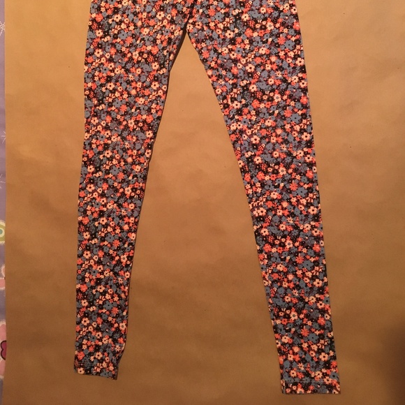 Target Floral Leggings | Free With Any Bundle! - Picture 3 of 5